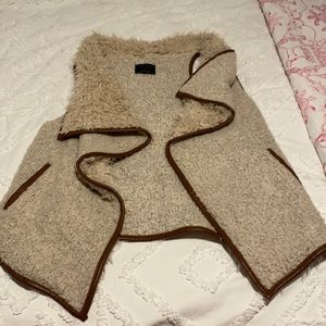 Love tree vest for sale! Great condition!